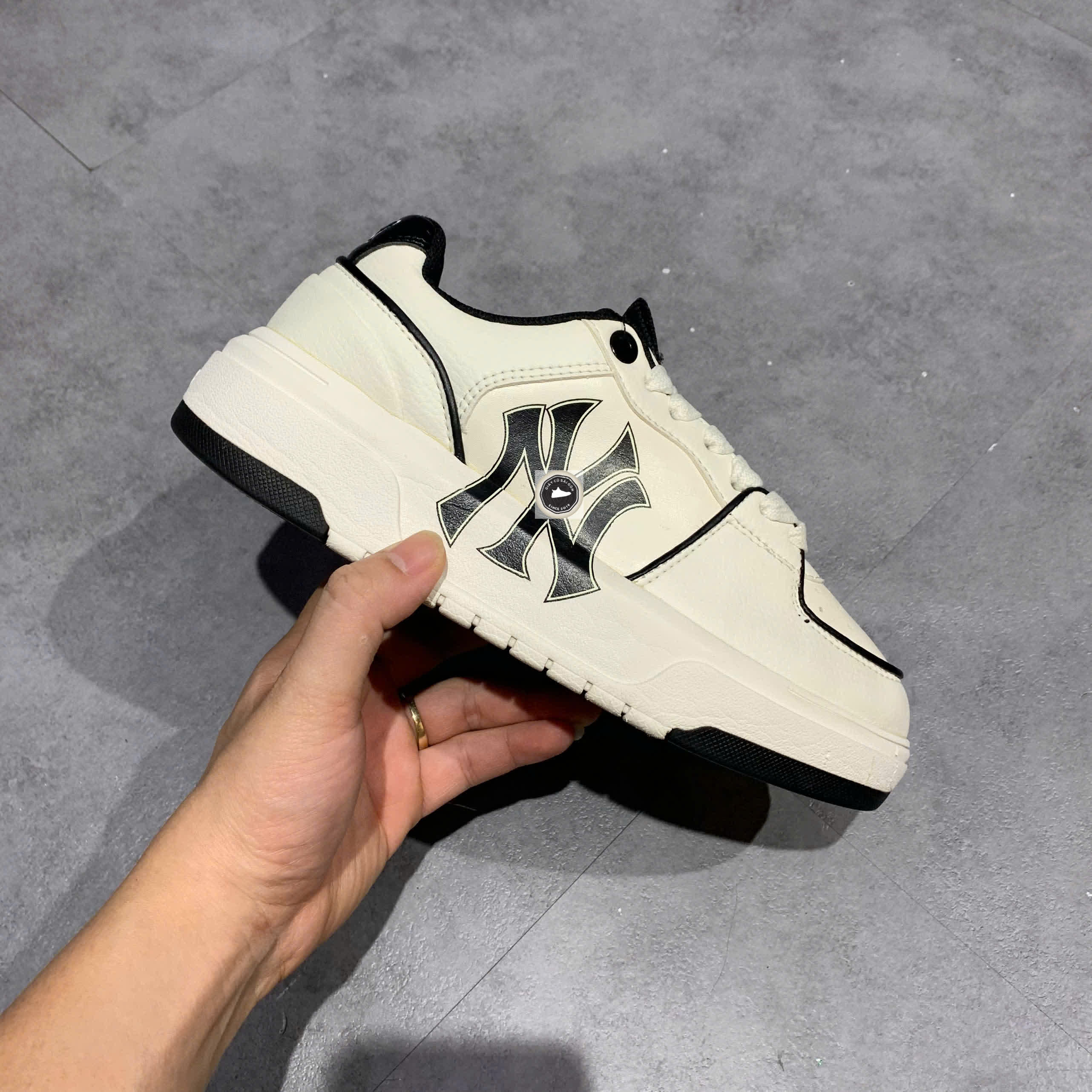 🔥 Giày MLB Chunky Liner New York Yankees White Black – SIZE 37.5 – PVN23896 – CHÍNH HÃNG