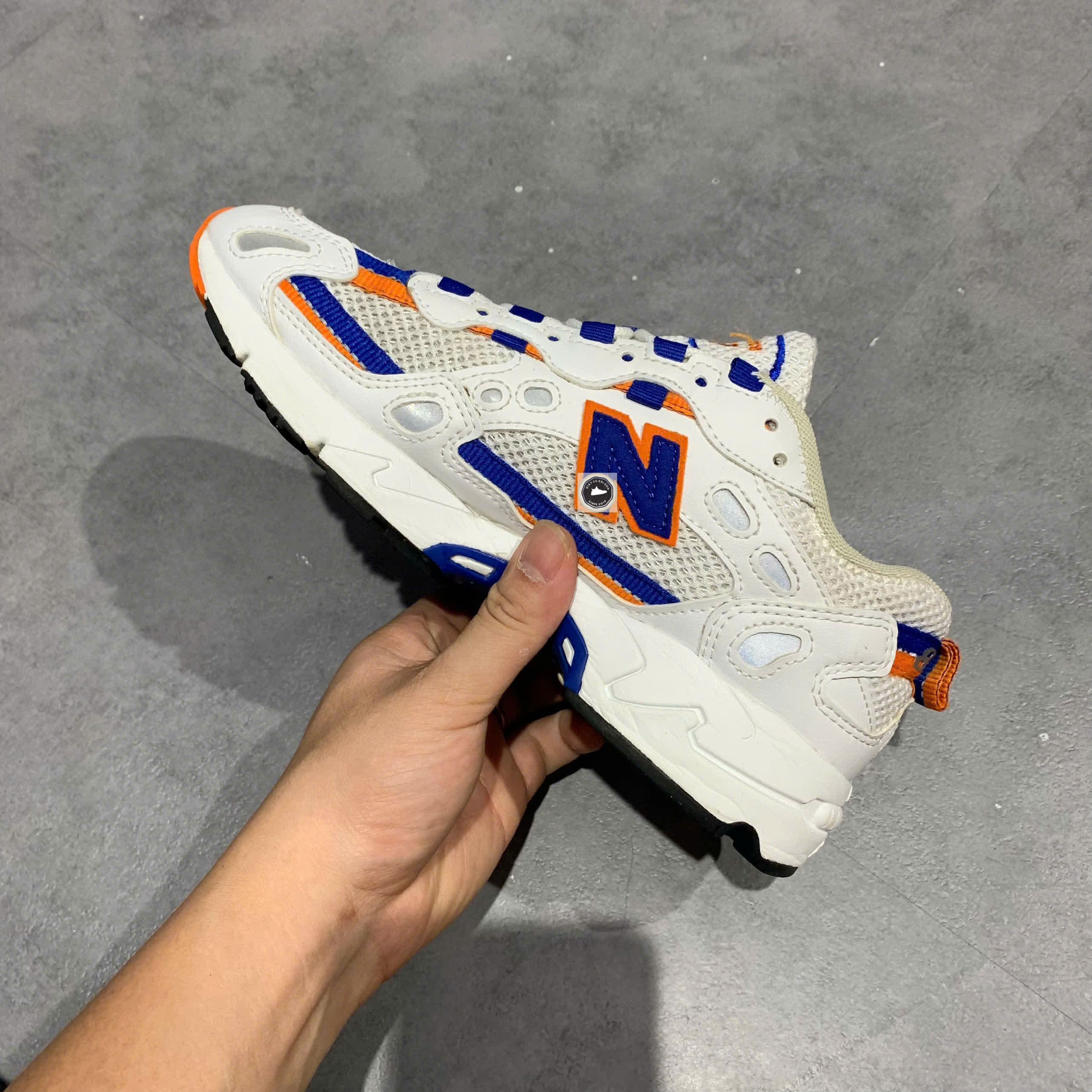 🔥 Giày New Balance 827 ‘Blue Orange’ ML827AAA – SIZE 38.5 – PVN23792 – CHÍNH HÃNG