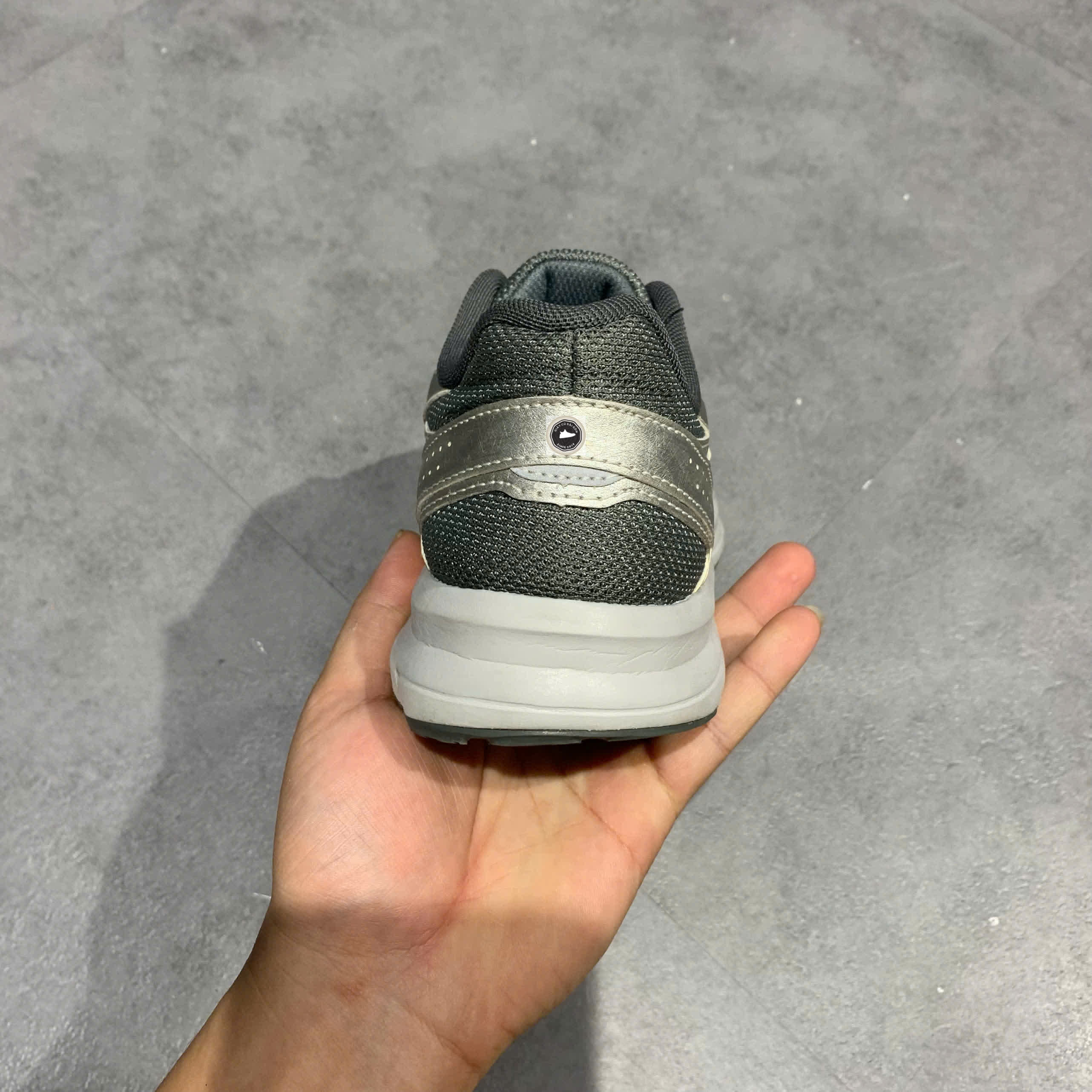 🔥 ASICS JOG 100 S ‘GLACIER GREY / PURE SILVER’ – SIZE 38 – PVN23905 – CHÍNH HÃNG