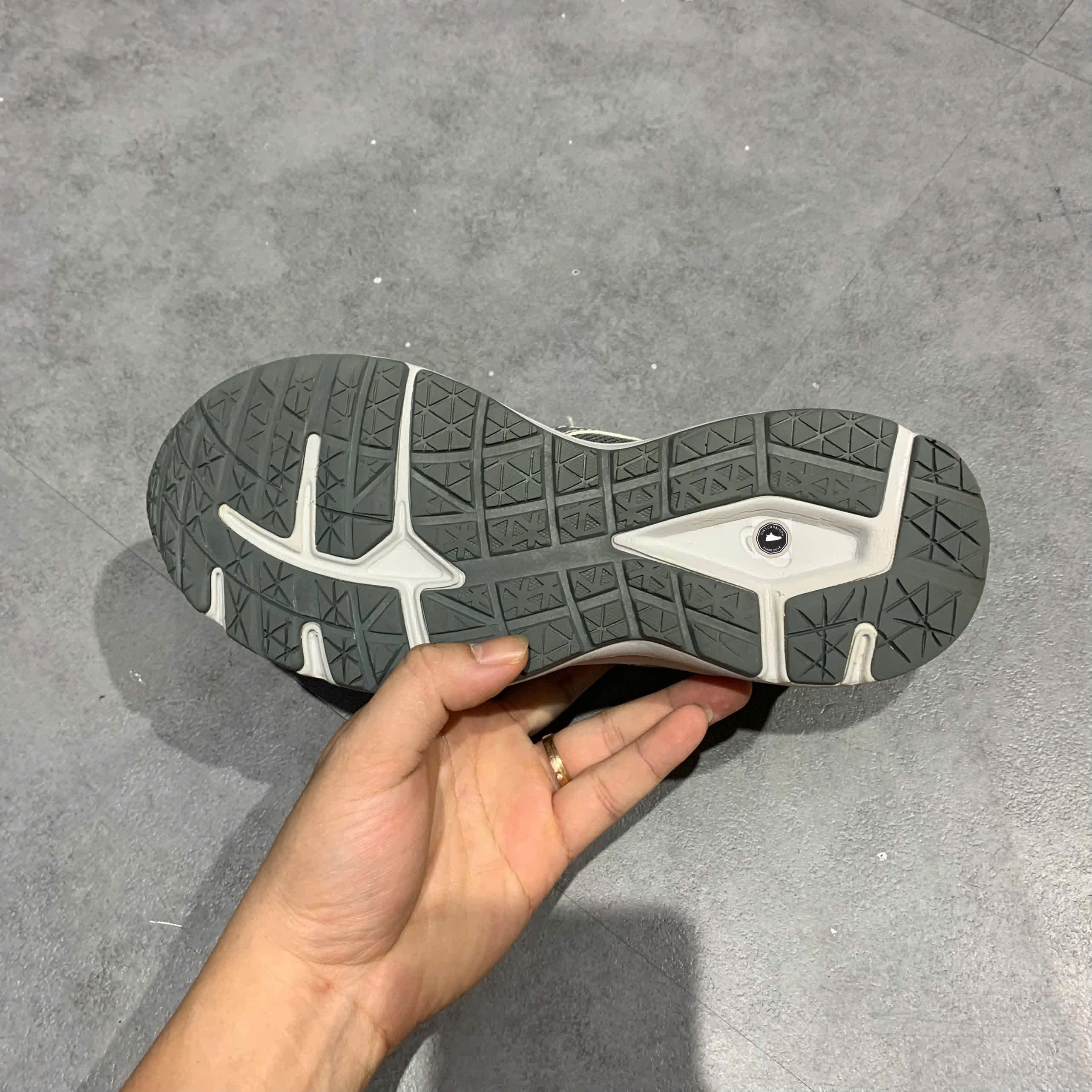 🔥 ASICS JOG 100 S ‘GLACIER GREY / PURE SILVER’ – SIZE 38 – PVN23905 – CHÍNH HÃNG