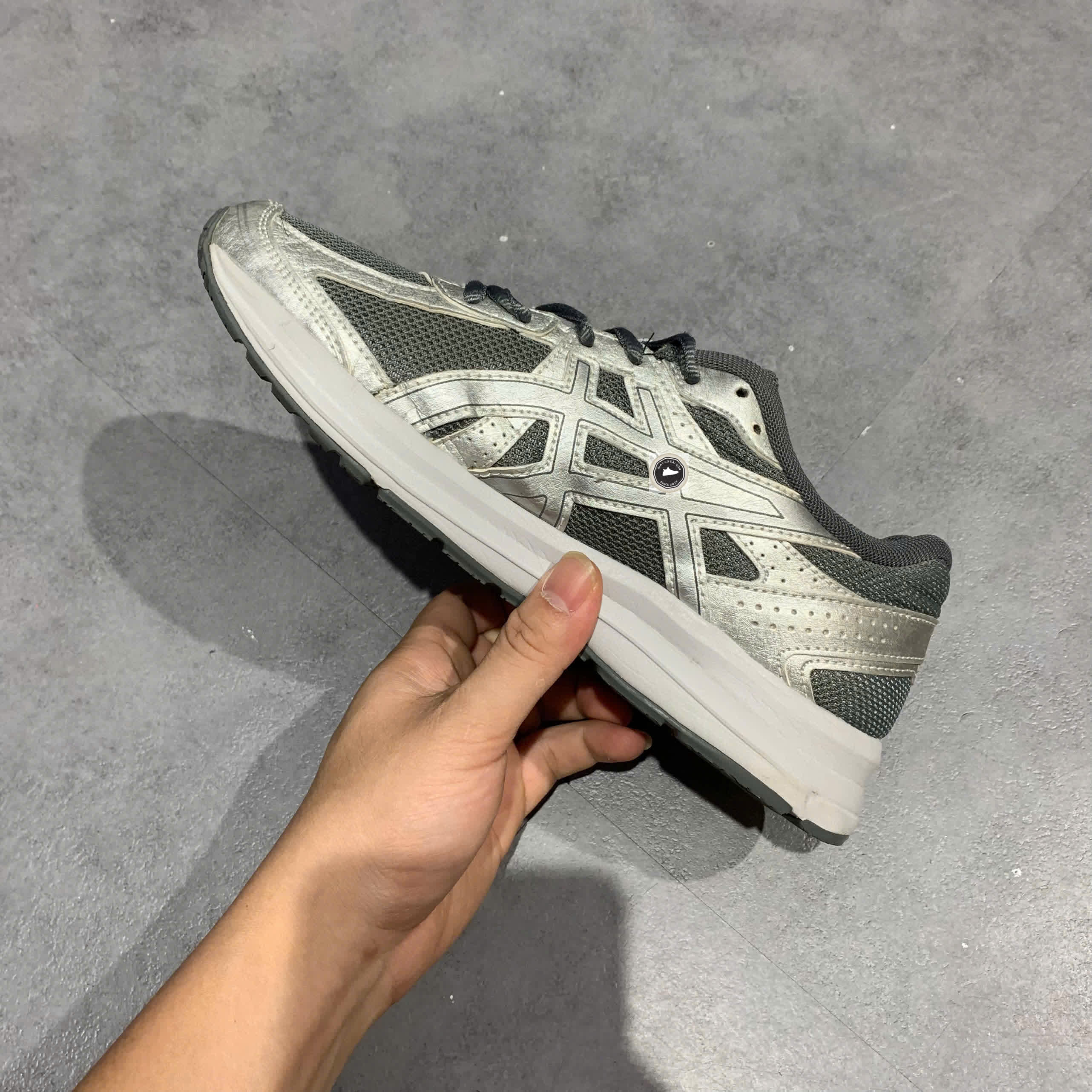 🔥 ASICS JOG 100 S ‘GLACIER GREY / PURE SILVER’ – SIZE 38 – PVN23905 – CHÍNH HÃNG