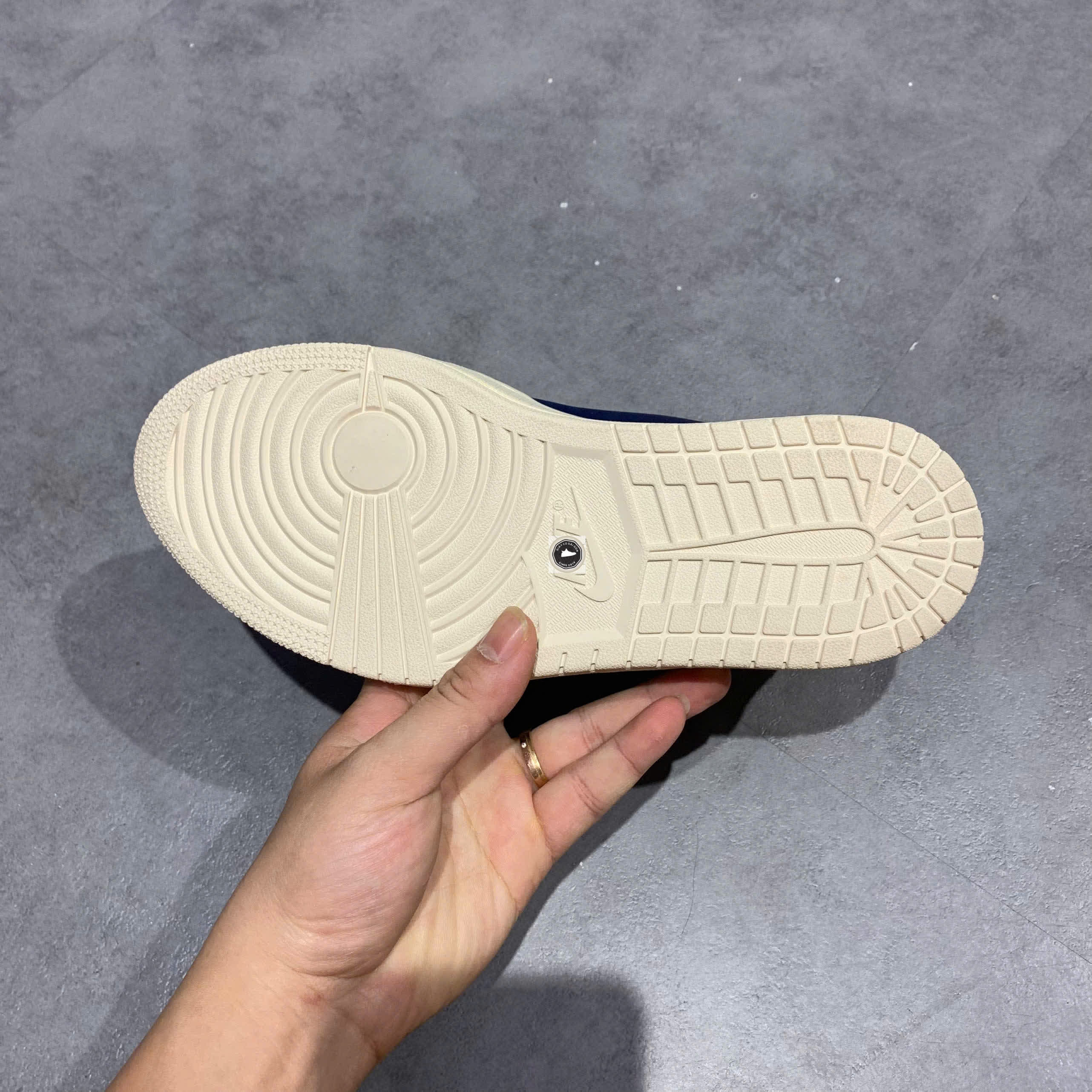 🔥 NIKE AIR JORDAN 1 LOW SLIP BLUE VOID – AV3918-408 – SIZE 38 – PVN24006 – CHÍNH HÃNG