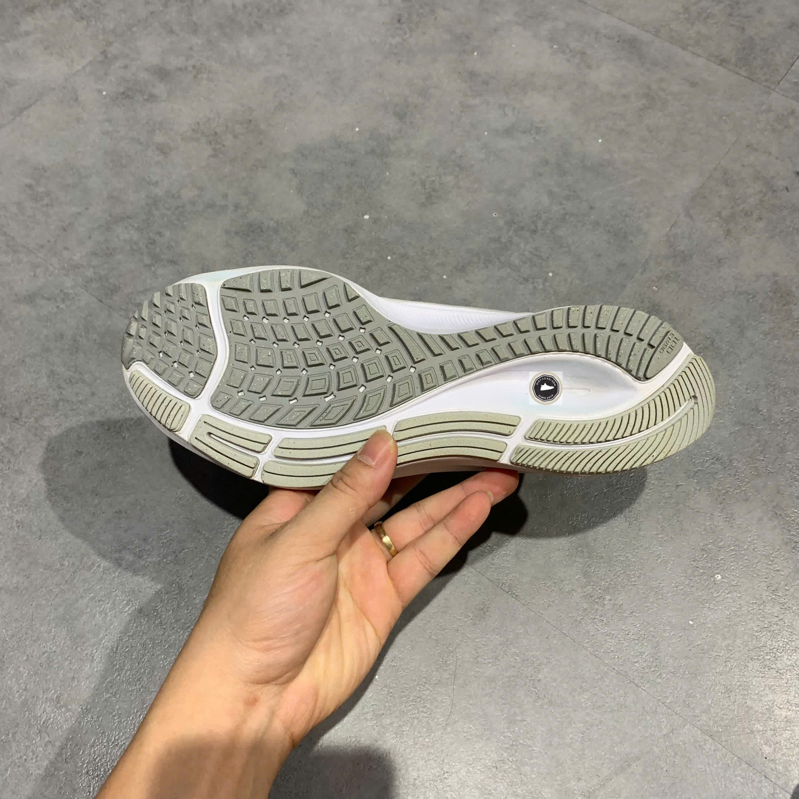 🔥 Nike Air Zoom Pegasus 38 ‘White Metallic Silver’ – SIZE 38 – PVN23887 – CHÍNH HÃNG