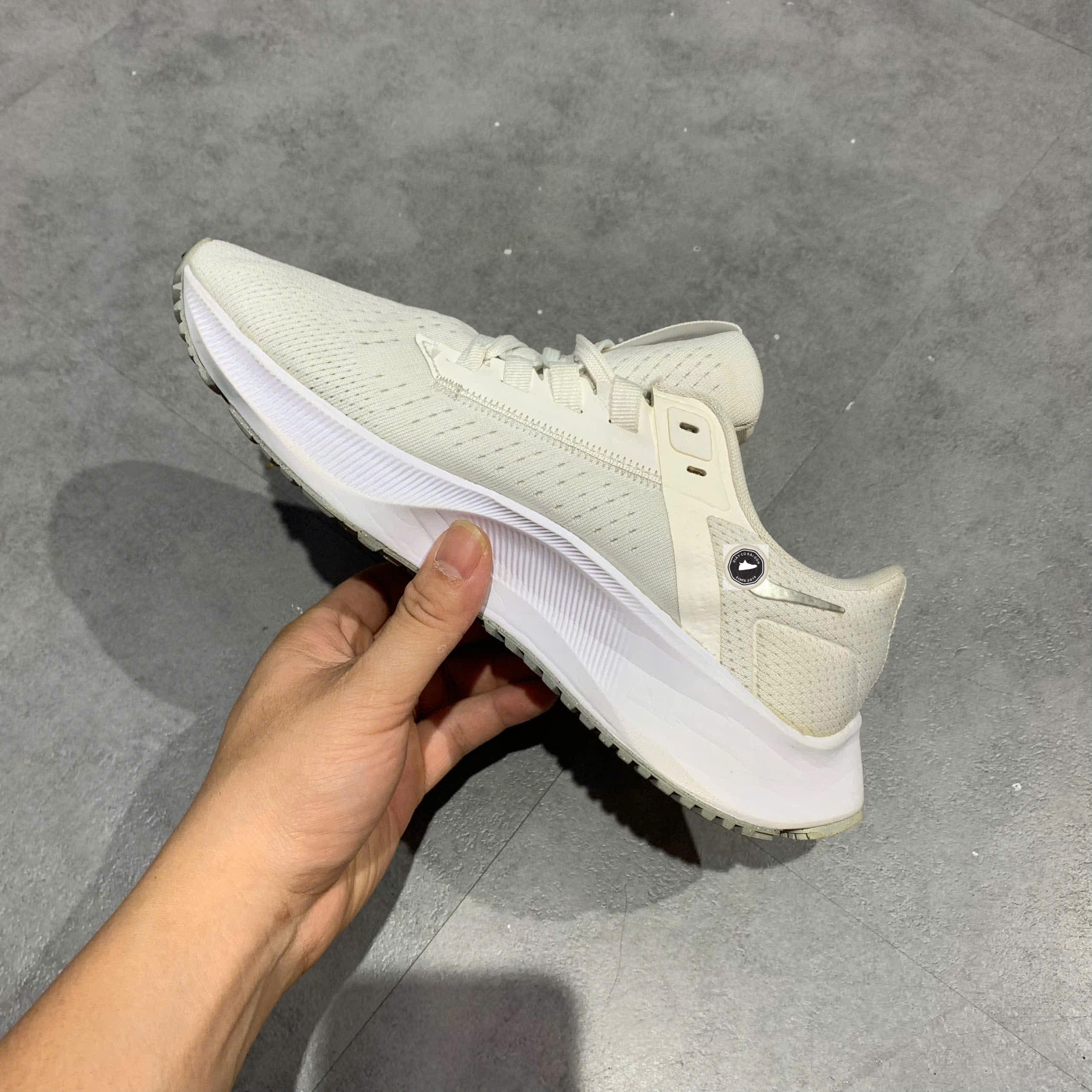 🔥 Nike Air Zoom Pegasus 38 ‘White Metallic Silver’ – SIZE 38 – PVN23887 – CHÍNH HÃNG