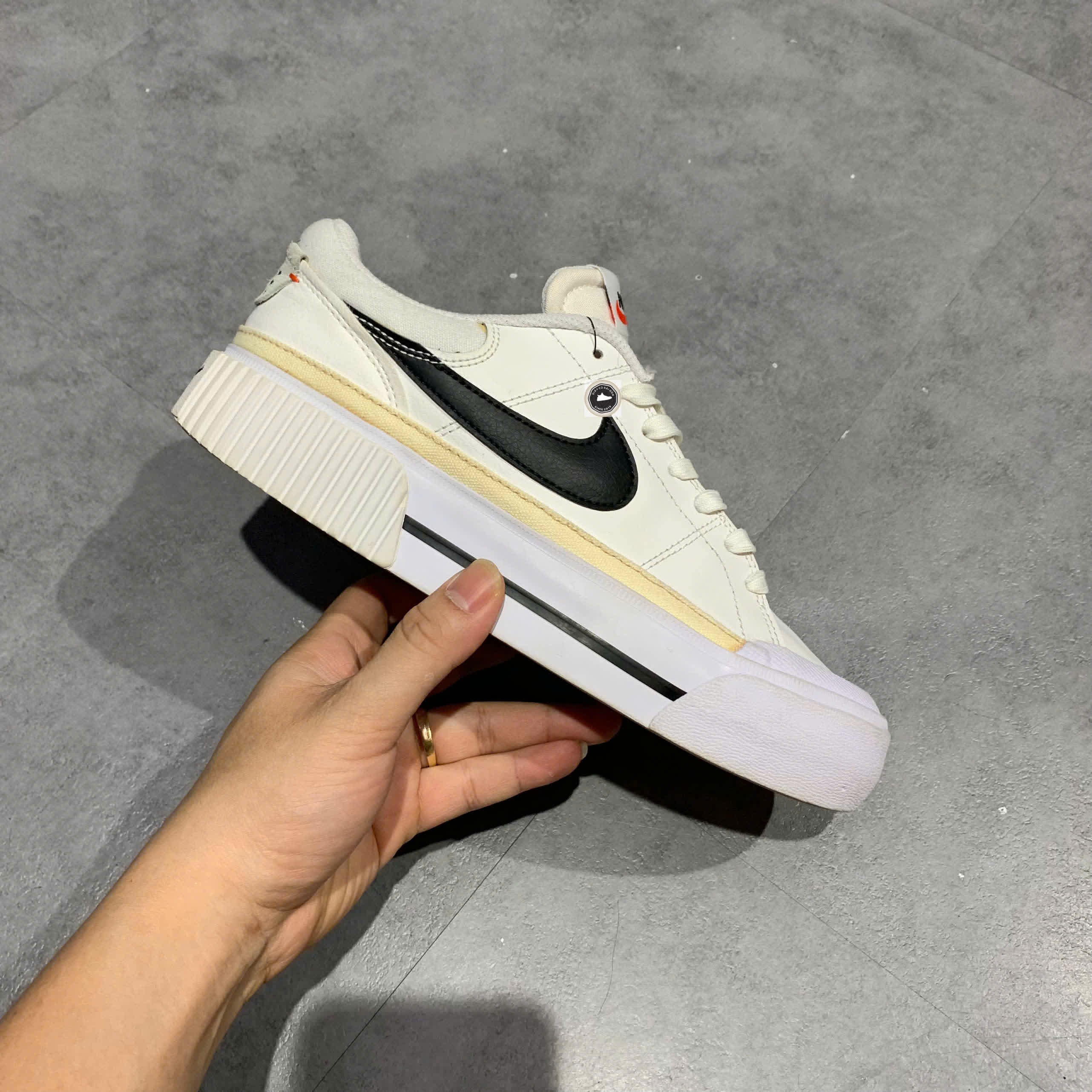 🔥 NIKE COURT LEGACY LIFT – DM7590-100 – SIZE 38.5 – PVN23228 – CHÍNH HÃNG
