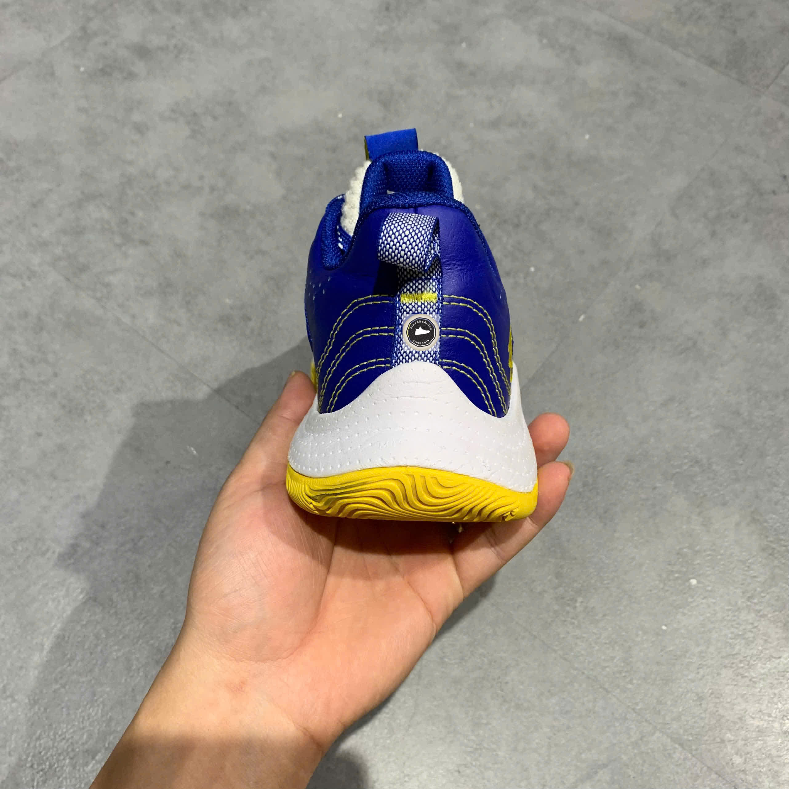 🔥 Giày Under Armour Curry 3Z6 ‘Warriors Home’ 3025090‑103 – SIZE 37.5 – PVN23855 – CHÍNH HÃNG