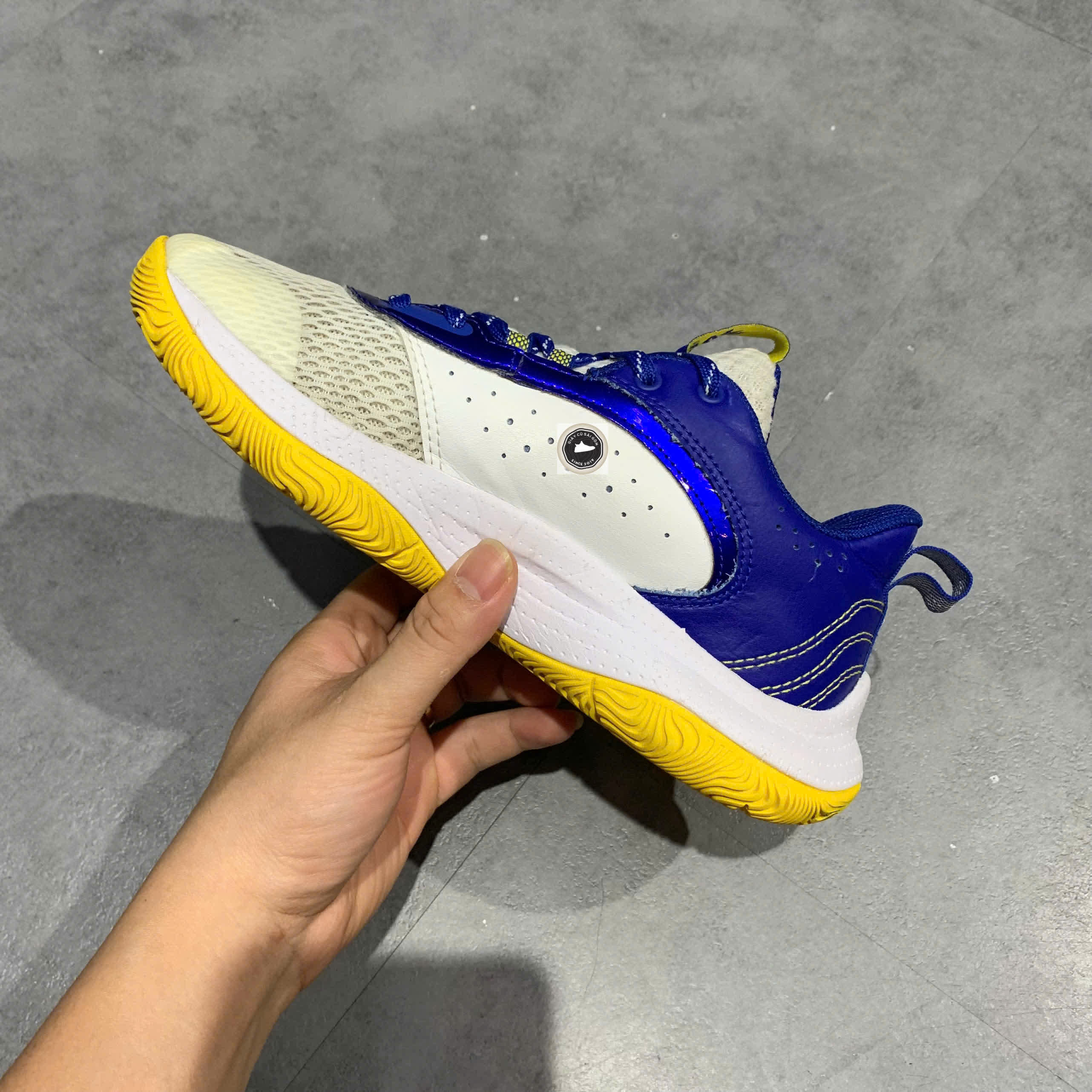 🔥 Giày Under Armour Curry 3Z6 ‘Warriors Home’ 3025090‑103 – SIZE 37.5 – PVN23855 – CHÍNH HÃNG