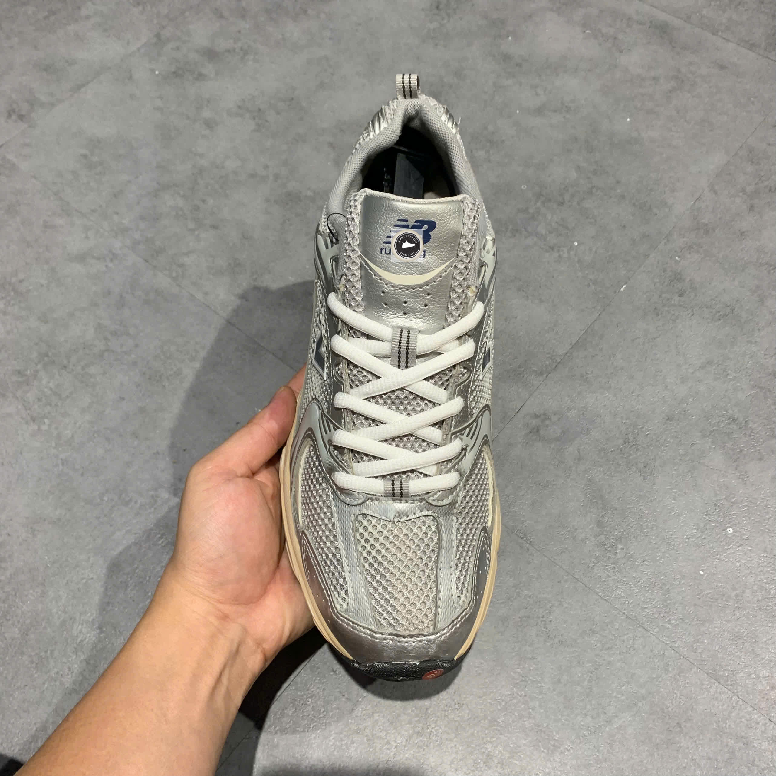 🔥 NEW BALANCE 530 “METALLIC SILVER MOONBEAM” MR530VS – SIZE 40 – PVN25016 – CHÍNH HÃNG