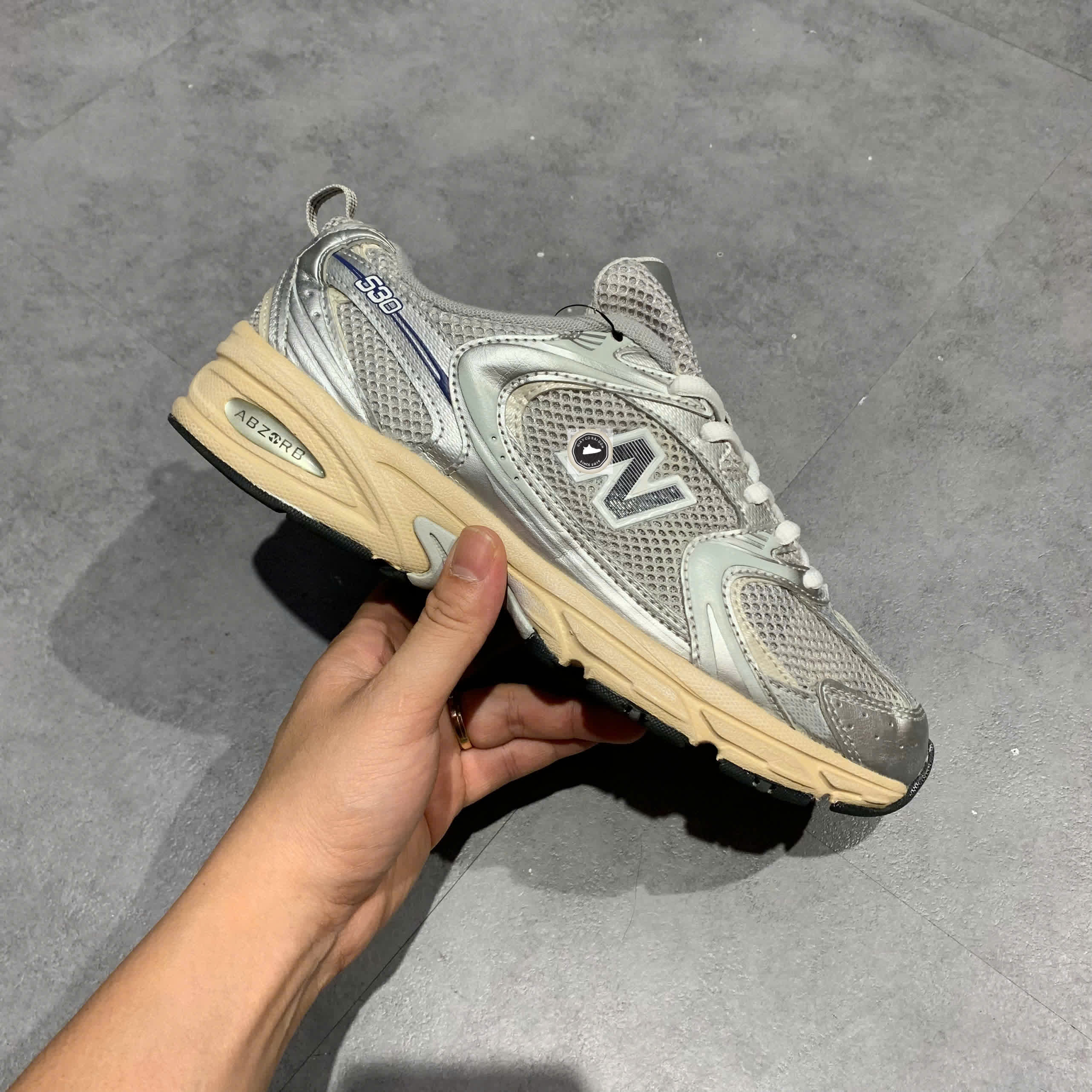 🔥 NEW BALANCE 530 “METALLIC SILVER MOONBEAM” MR530VS – SIZE 40 – PVN25016 – CHÍNH HÃNG