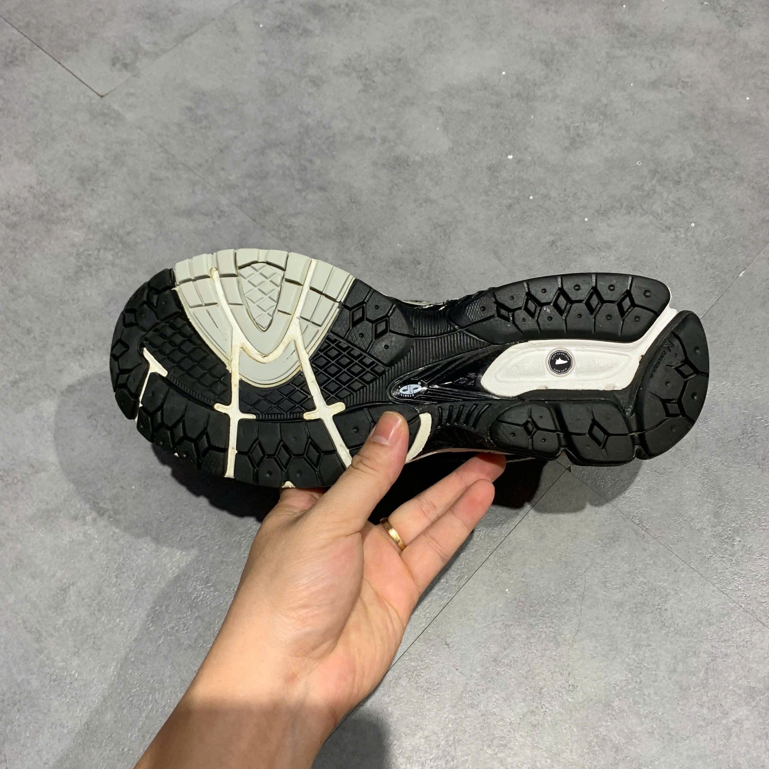 🔥 NEW BALANCE 860 V2 ‘WHITE BLACK SILVER’ – SIZE 42 – PVN25002 – CHÍNH HÃNG