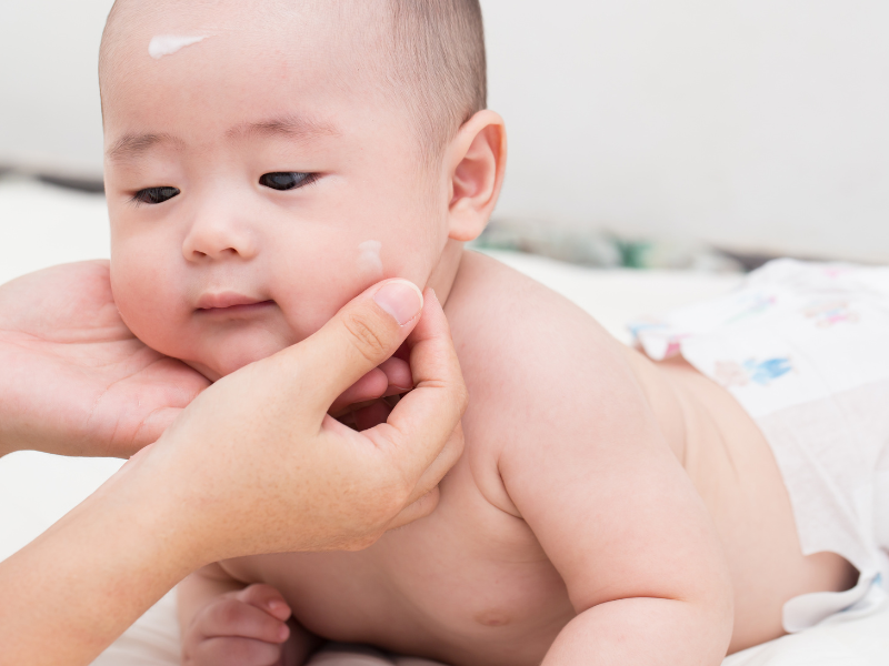 Luôn đảm bảo da bé có độ ẩm thích hợp