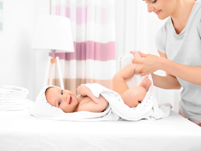 Trẻ bị hăm có nên đóng bỉm không?