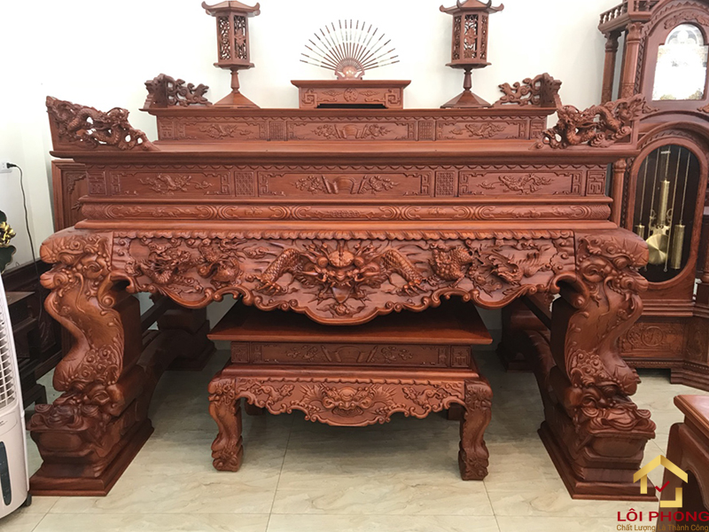 Đồ thờ gỗ Hương sẽ thể hiện được sự linh thiêng và ấm cúng cho không gian thờ