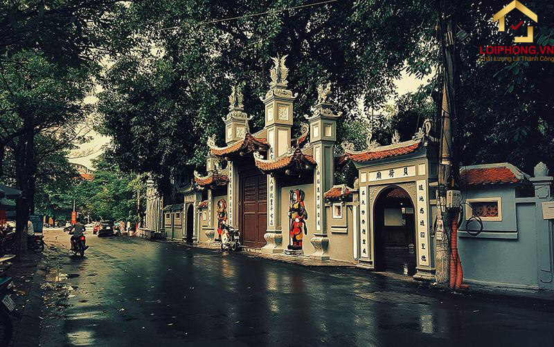 Cổng tam quan ở chùa Hà