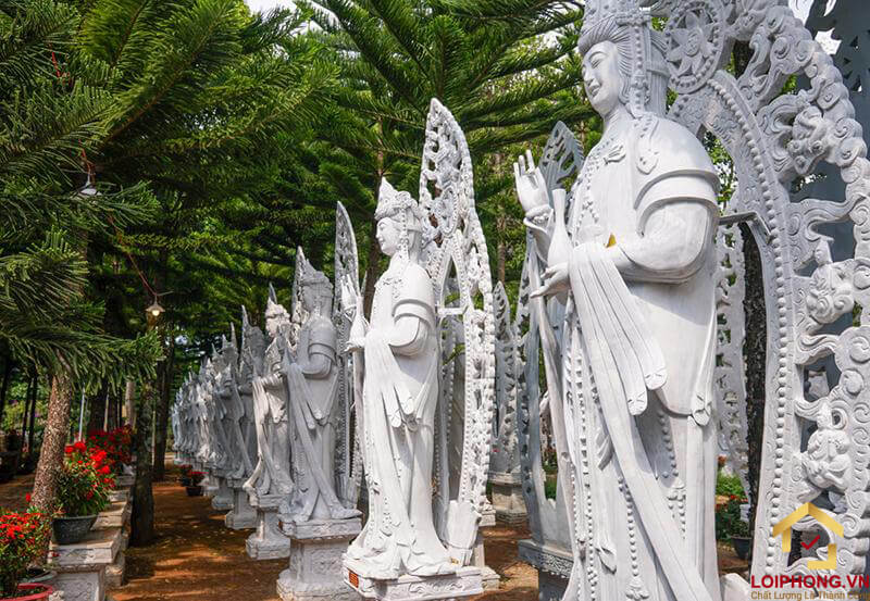 Khu vườn với 500 bức tượng Quan Thế  Âm Bồ Tát