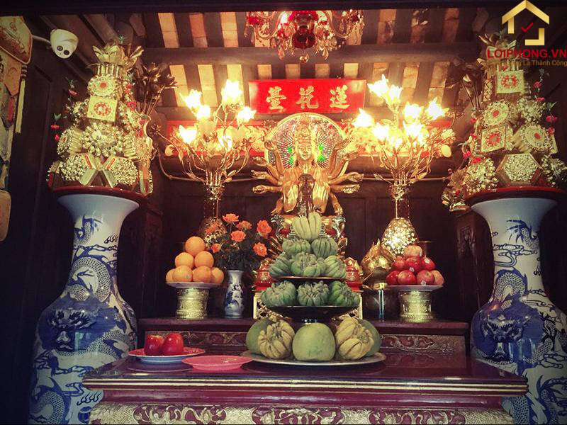 Bàn thờ Quan Thế  Âm Bồ Tát