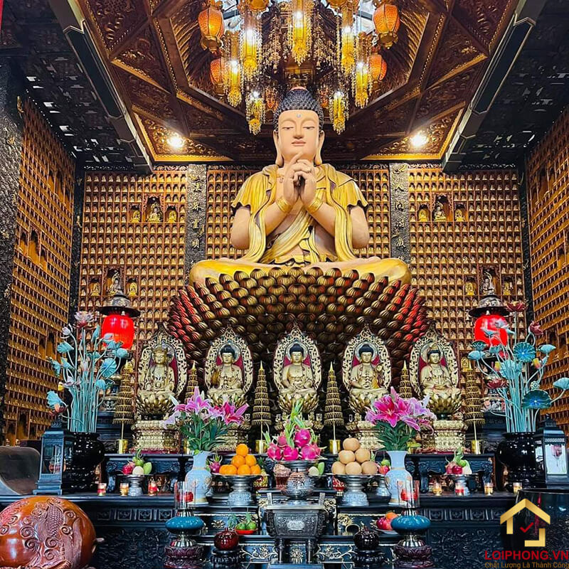 Đài sen bằng đồng dưới chân tượng Phật Thích Ca Mâu Ni