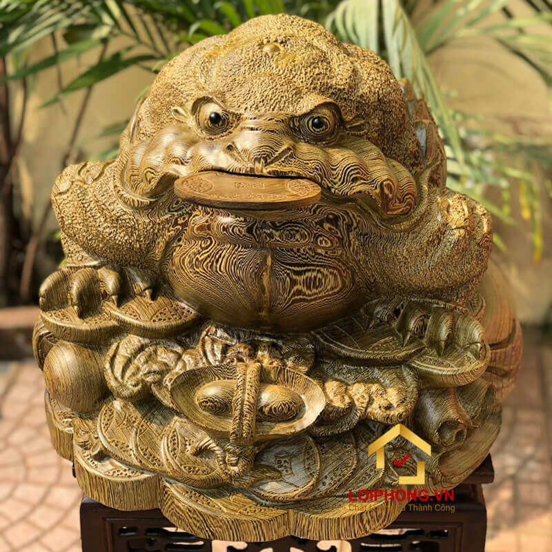 Tượng cóc ngậm tiền bằng gỗ mun đuôi công