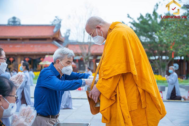 Cúng dường chư Tăng