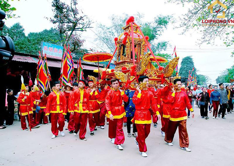 Lễ rước kiệu đền Sòng Sơn qua đền cô Chín