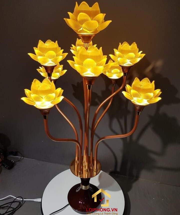 Đèn thờ hoa sen 9 bông tại Lôi Phong