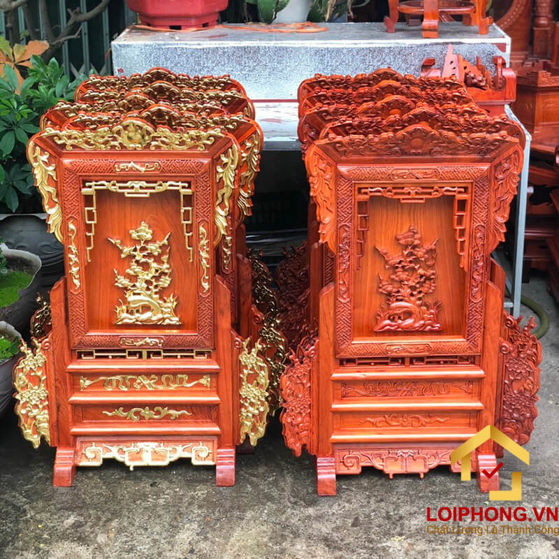 Giá gương thờ là loại đồ cúng được sử dụng trên bàn thờ gia tiên của người Việt Nam
