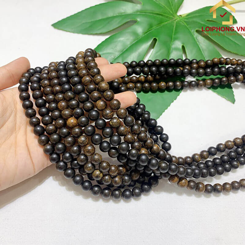 Giá bán vòng Trầm Hương nhân tạo khá rẻ phù hợp với điều kiện kinh tế của nhiều khách hàng