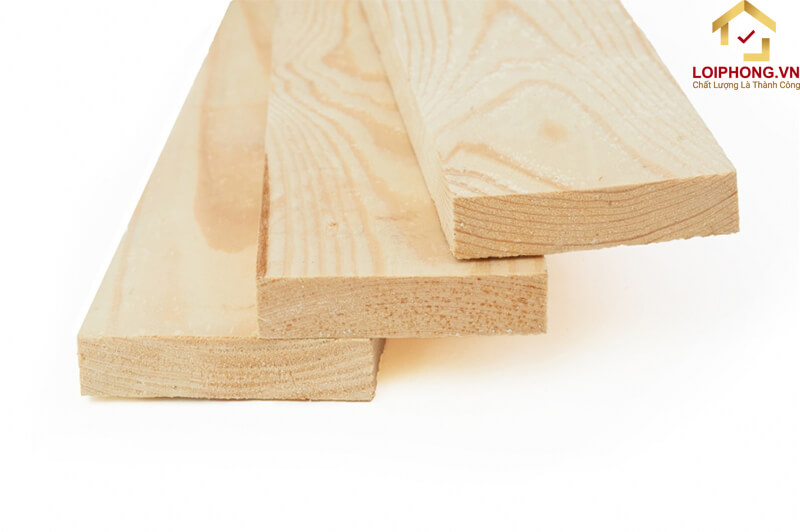 Thân gỗ mềm nên dễ gây ra tình trạng bị trầy xước