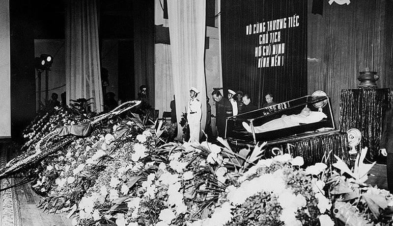 Chủ tịch Hồ Chí Minh mất để lại niềm tiếc thương vô hạn đối với người dân Việt Nam