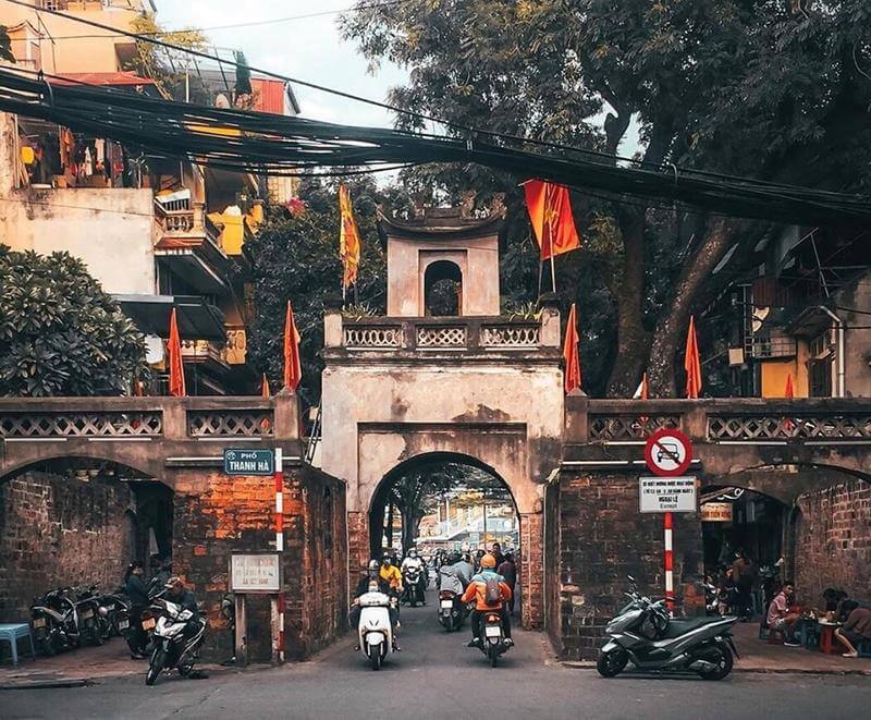 Ô Quan Chưởng ở đầu phố Hàng Chiếu còn lưu lại tấm bia Lệnh cấm trừ tệ