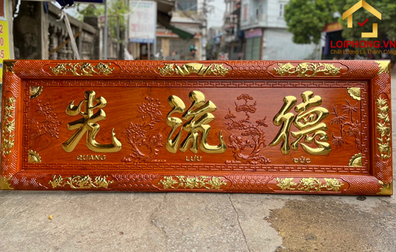 Câu đối thường được treo phía trước bàn thờ hoặc treo 2 bên tường