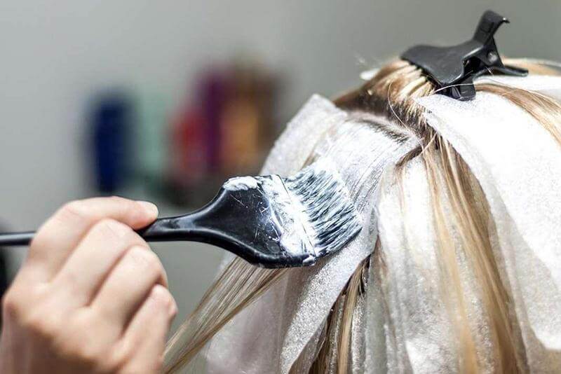 Cần phải tẩy tóc khi nhuộm màu nâu khói