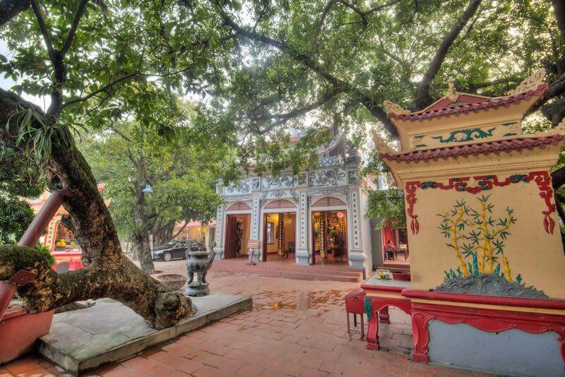 Phủ Tây Hồ là điểm đến linh thiêng tại Hà Nội