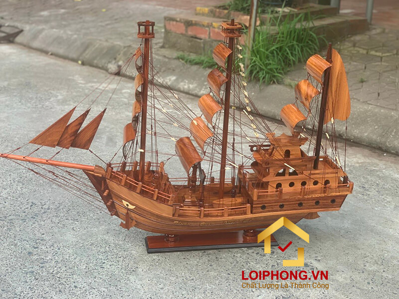 Mô hình thuyền gỗ rất phù hợp đối với người mệnh Thủy và người mệnh Mộc