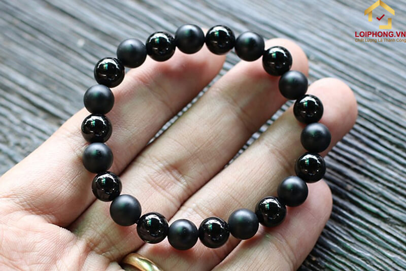 Vòng phong thuỷ đá Obsidian có khả năng trừ tà, tiêu trừ dương khí và điềm xấu cho người đeo