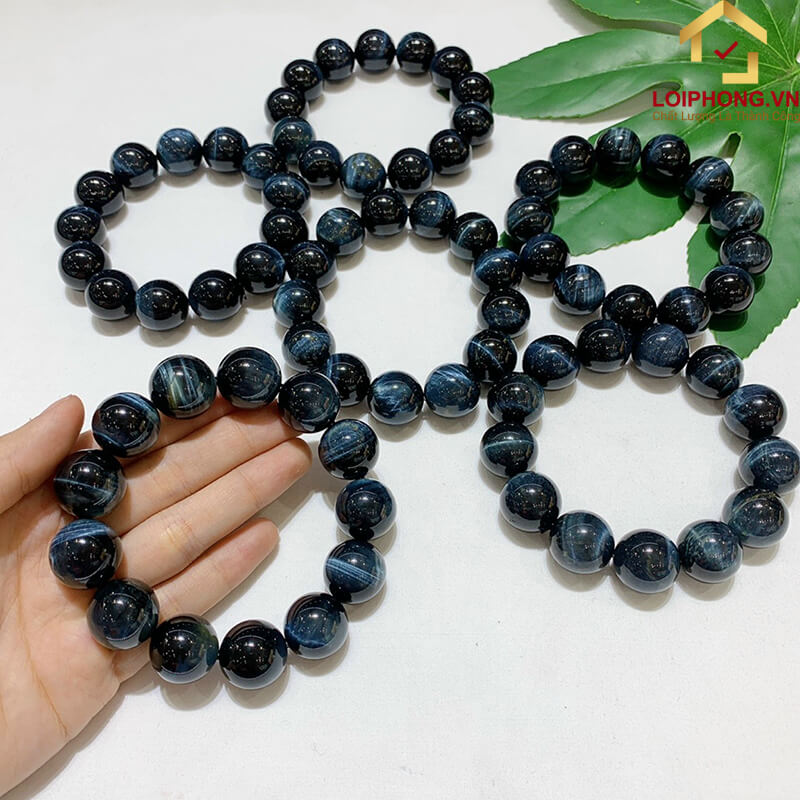 Vòng tay phong thuỷ mệnh Thuỷ Labradorite giúp người đeo tránh được những tác động và ảnh hưởng xấu