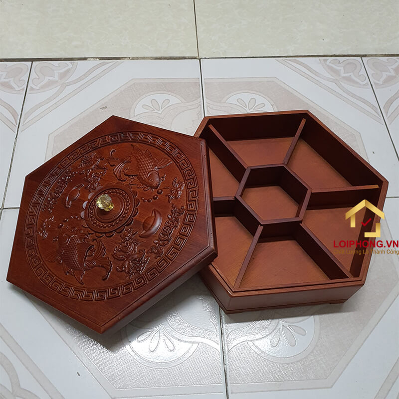 Hộp đựng mứt tết chạm khắc đôi cá chép
