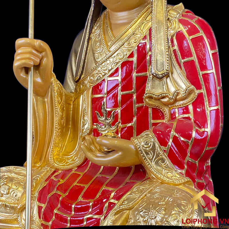 Tượng Địa Tạng Vương Bồ Tát Ngồi Đài Sen Bằng Gỗ Long Não Dát Vàng cao 48cm