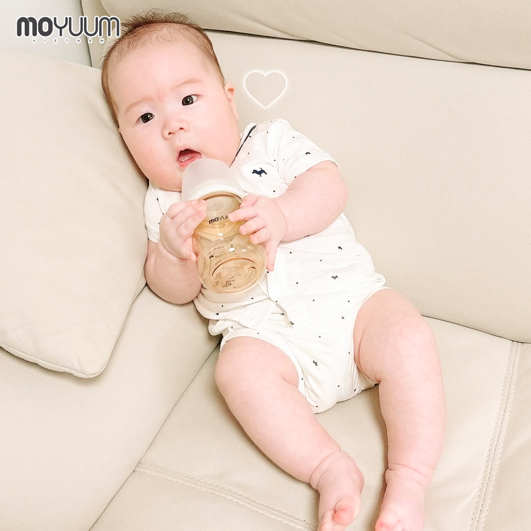 Tips lựa chọn dung tích bình sữa phù hợp với từng giai đoạn phát triển của bé