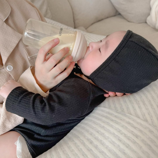 Núm mov.aa có thật sự giảm sặc – nôn trớ – nuốt khí khi bú bình?