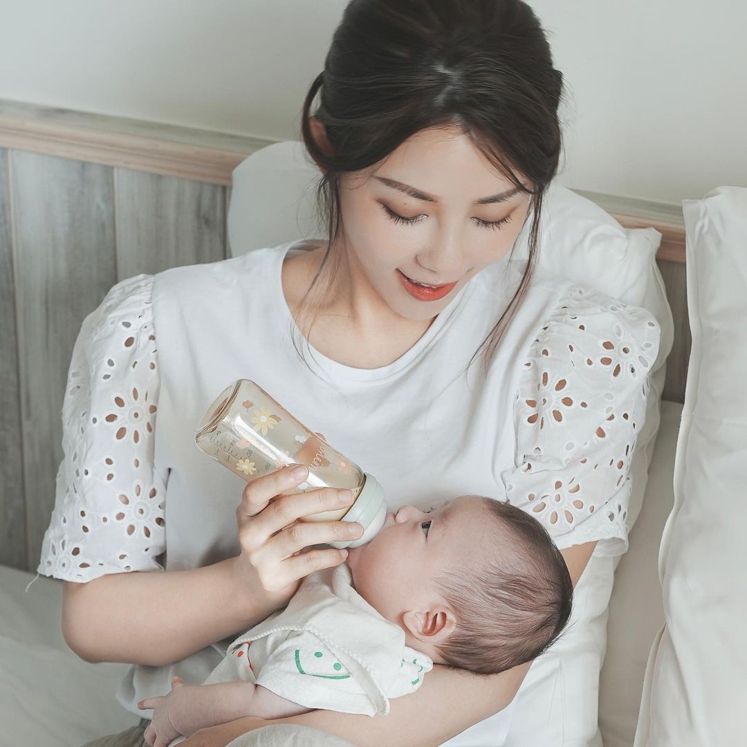 Hướng dẫn mẹ sử dụng núm bình Moyuum đúng cách