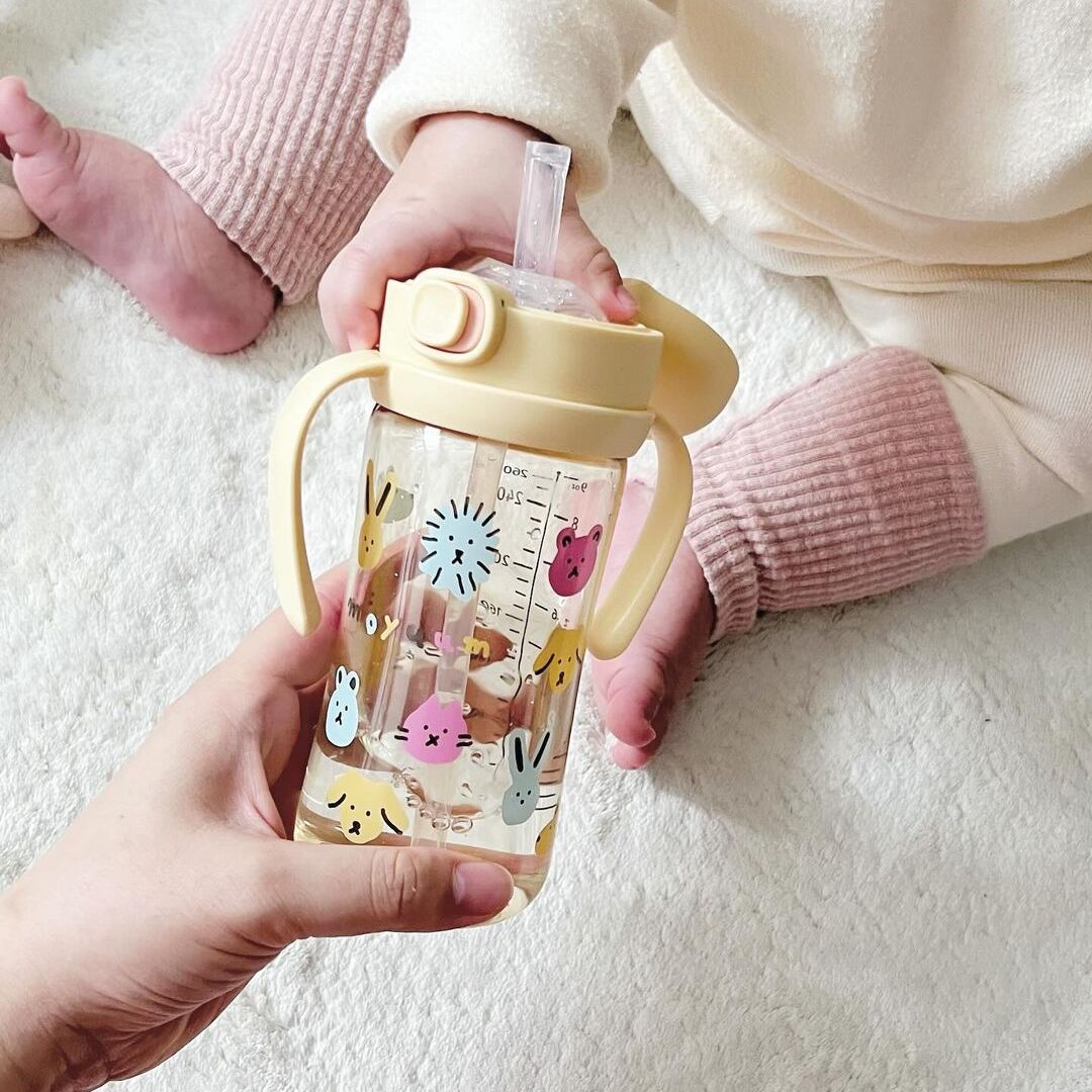 Giải đáp lý do mẹ cần sắm ngay bình nước Moyuum cho bé mang theo tới trường