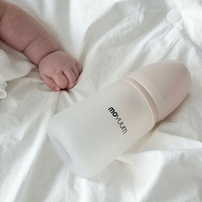 Review chi tiết bình sữa silicon Moyuum mới nhất 2024