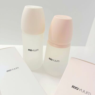 Bình sữa Moyuum silicon và bình sữa Moyuum thủy tinh tráng silicon khác nhau như thế nào