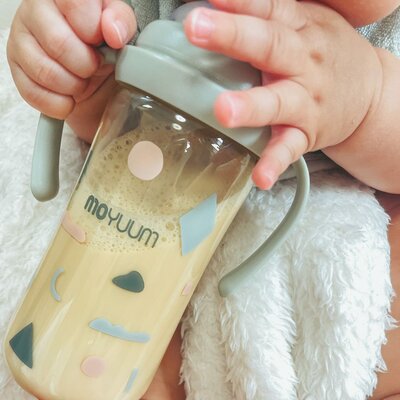 Hướng dẫn mẹ cách nâng cấp bình sữa Moyuum của bé thành bình tập hút tiện lợi