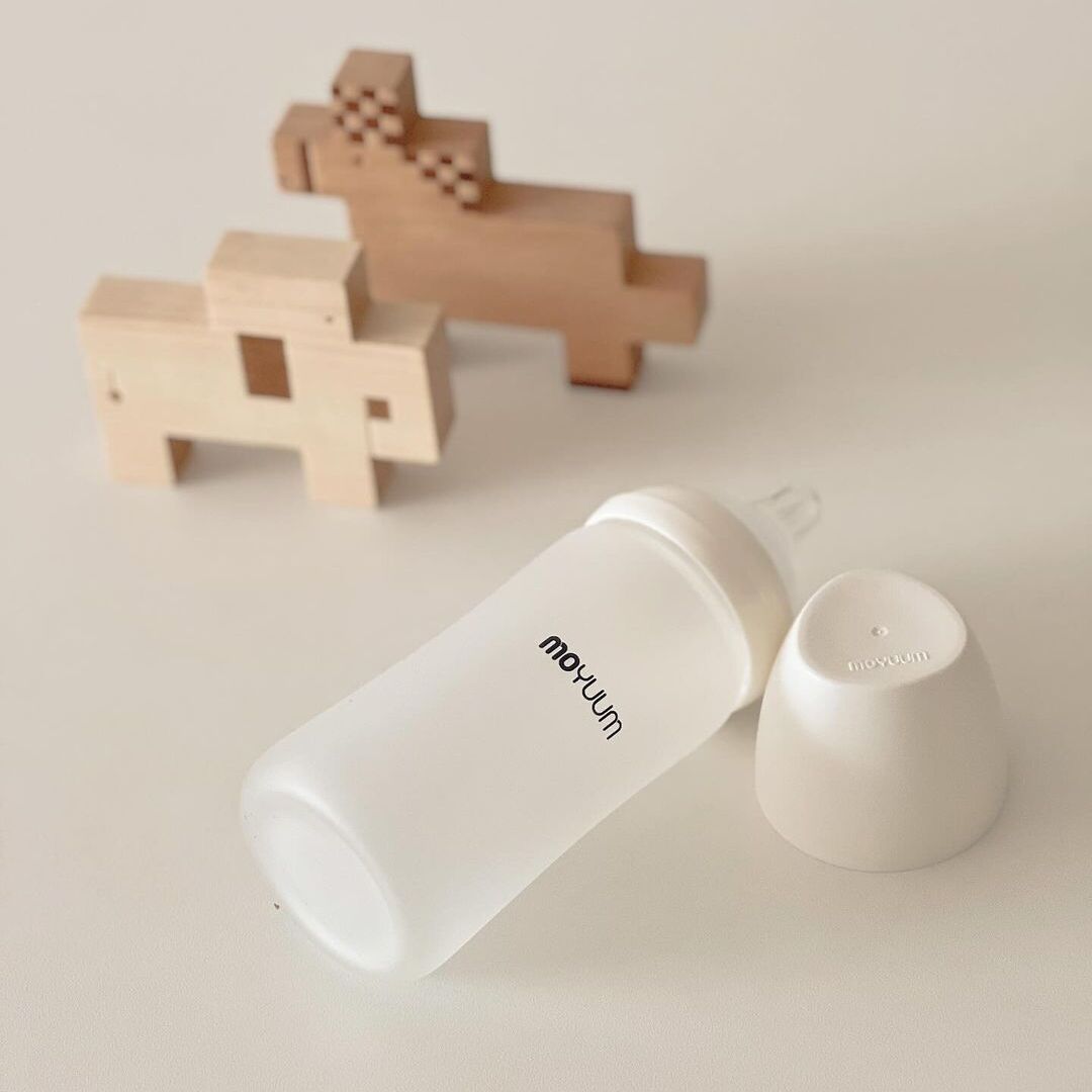 Bình sữa thủy tinh bọc silicon Moyuum: Liệu có phải mua 1 lần, dùng mãi mãi?