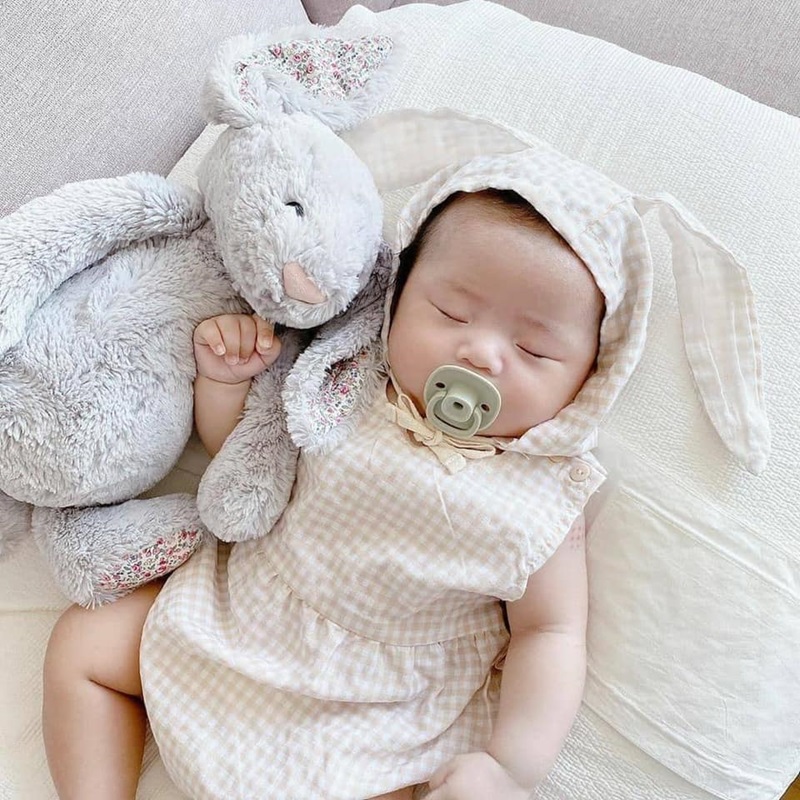 Nên chọn ty ngậm mềm hay cứng cho bé?