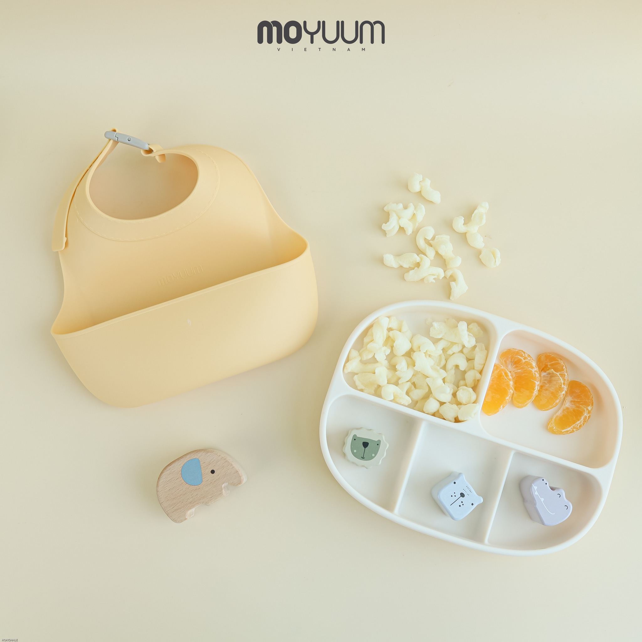 Yếm silicone Moyuum: Bảo bối cho mọi bữa nhàn tênh, sạch sẽ 