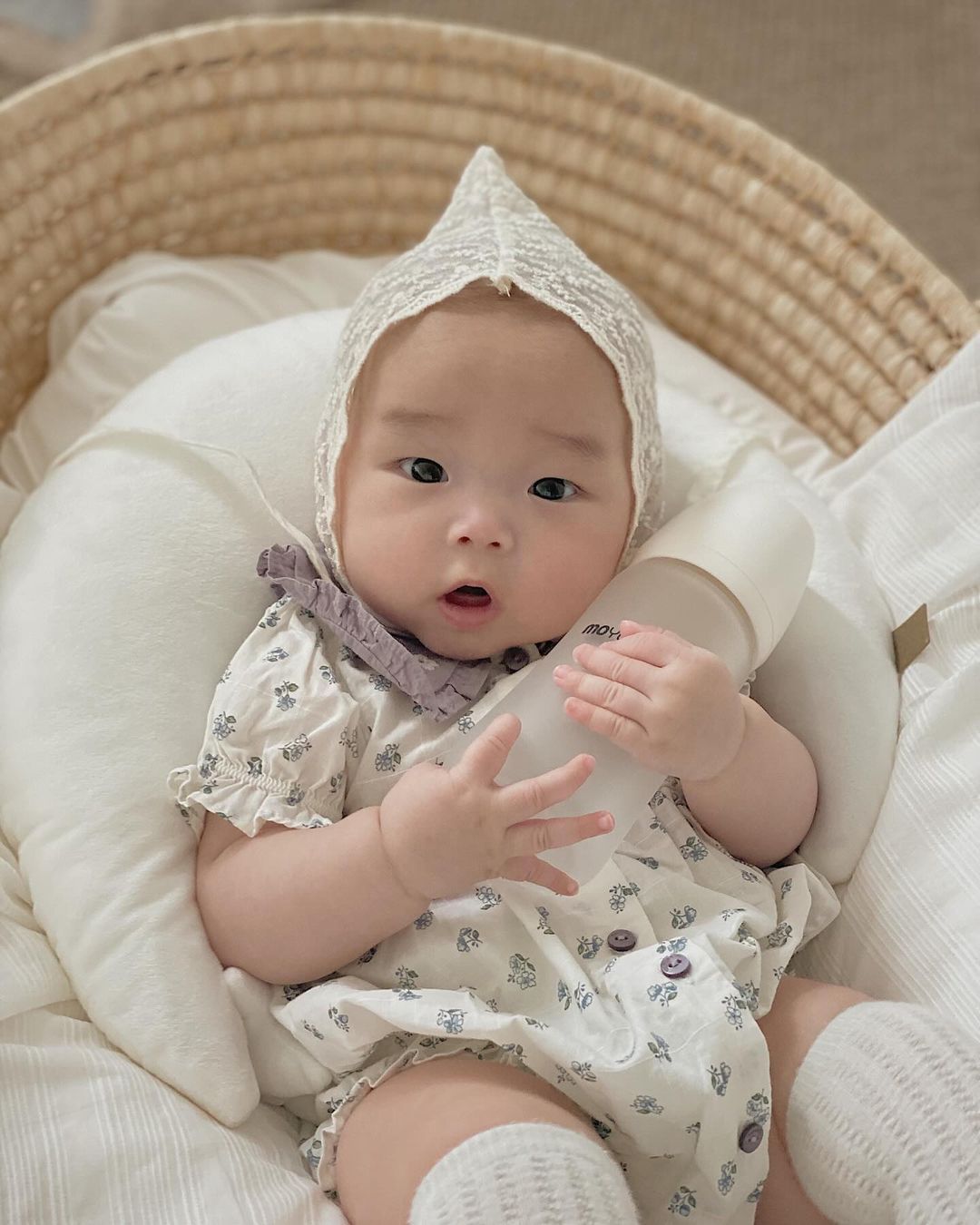 Từng giai đoạn độ tuổi bé sẽ có khả năng và nhu cầu khác nhau để mẹ chọn lựa size bình phù hợp