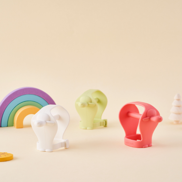Gặm nướu silicone Moyuum - 3M+ - Hình cừu - Xanh/Đỏ